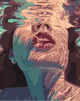 Девушка в воде