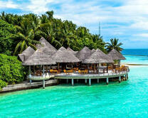 Домики на берегу океану