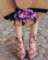 Девушка и шляпа