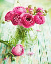 Букет цветов на столе