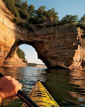 Прогулка на байдарке у скал