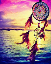 Ловец снов на фоне заходящего солнца