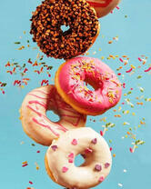 Сладкие пончики с разными вкусами