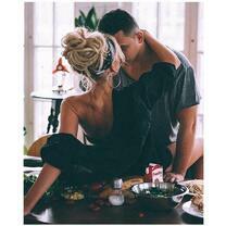 Страсть на кухонном столе