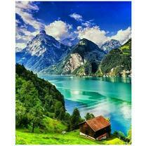 Домик рядом с озером неимоверной красоты