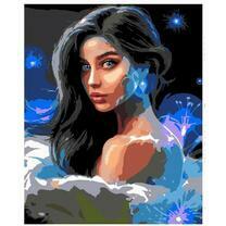 Брюнетка среди ночных туч