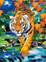 Тигр в ночную пору у осеннего водопада