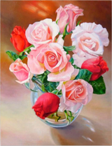 Нежный букетик роз в прозрачной вазе