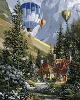 Воздушные шары над домиком в горном лесу