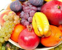 Тарелка летних фруктов