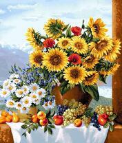 Букеты цветов и набор летних фруктов