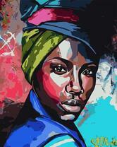 Милая афроамериканка в ярких нарядах