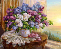 Красивый букет сирени и вид на море