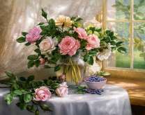 Букет садовых роз и голубика