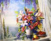 Ваза с нежными лилиями на фоне моря