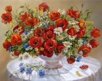 Красивейший букет из маков и ромашек