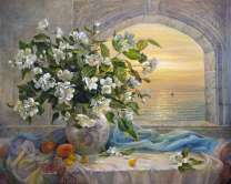 Ваза с жасмином на фоне моря