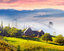 Домик в горах над облаками