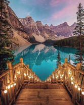 Красивый спуск к горному озеру