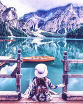 Девушка на причале с ошеломительным видом