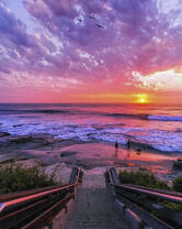 Сиреневый закат над морем