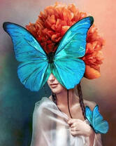 Девушка с огромными голубыми бабочками