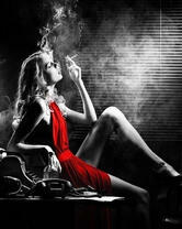 Сексуальная девушка с сигаретой