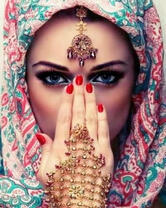 Девушка в индийском национальном наряде