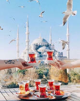 Чай в Стамбуле с видом на мечеть