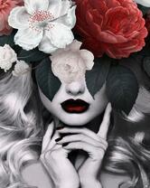 Портрет девушки с цветами на глазах