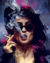 Стильная дама с сигаретой