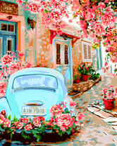 Цветущие розы и автомобиль во дворике