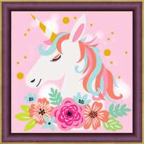 Белый единорог среди цветов