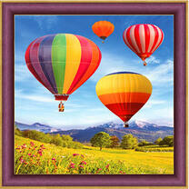 Воздушные шары над летней долиной