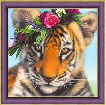 Тигренок в цветочном венке