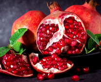 Сочный и спелый гранат