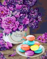 Букет сирени и пионов и сладости