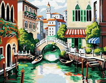 Мостик через широкую речную улицу