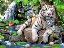 Белая тигрица с тигрятами под деревом