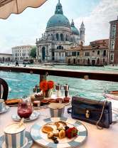 Завтрак на набережной Венеции