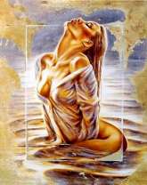 Девушка в тонком наряде в море