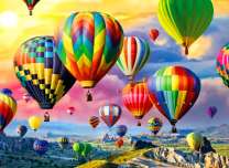 Воздушные шары над зелёными холмами