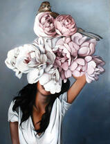 Девушка, пионы и птичка