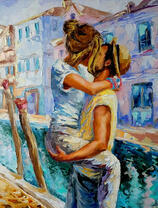 Страстный поцелуй у городской реки