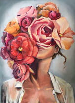 Девушка с букетом роз в волосах