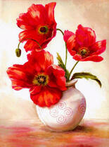 Маки в белой вазе