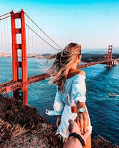 Девушка у Бруклинского моста