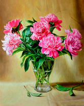 Садовые пионы в прозрачной вазе