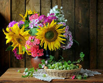 Букет с подсолнухами и маттиолой