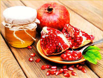 Спелый гранат и мед